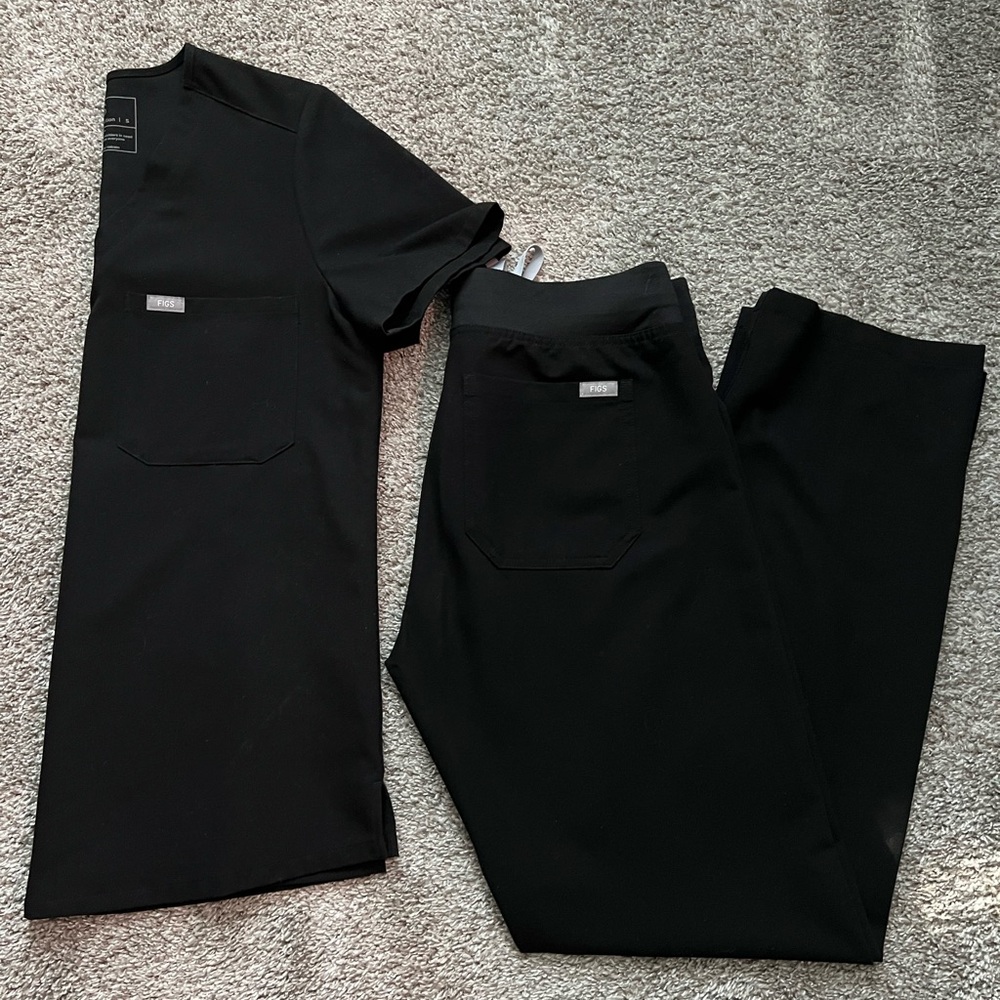 Figs Women’s Black Scrub Set